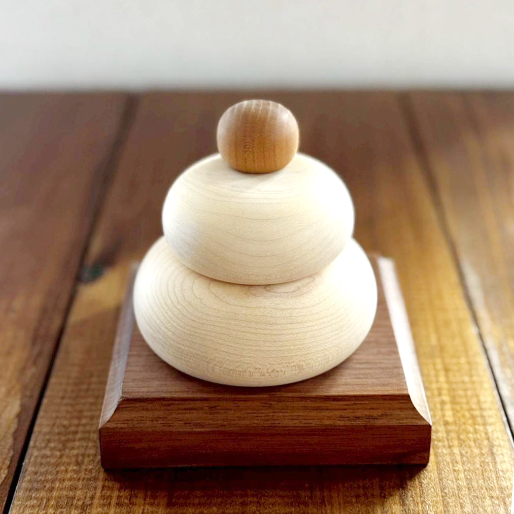 木でできた鏡餅（大／小）